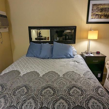 Colonial Inn Extended Stay By Oyo New Ulm ภายนอก รูปภาพ