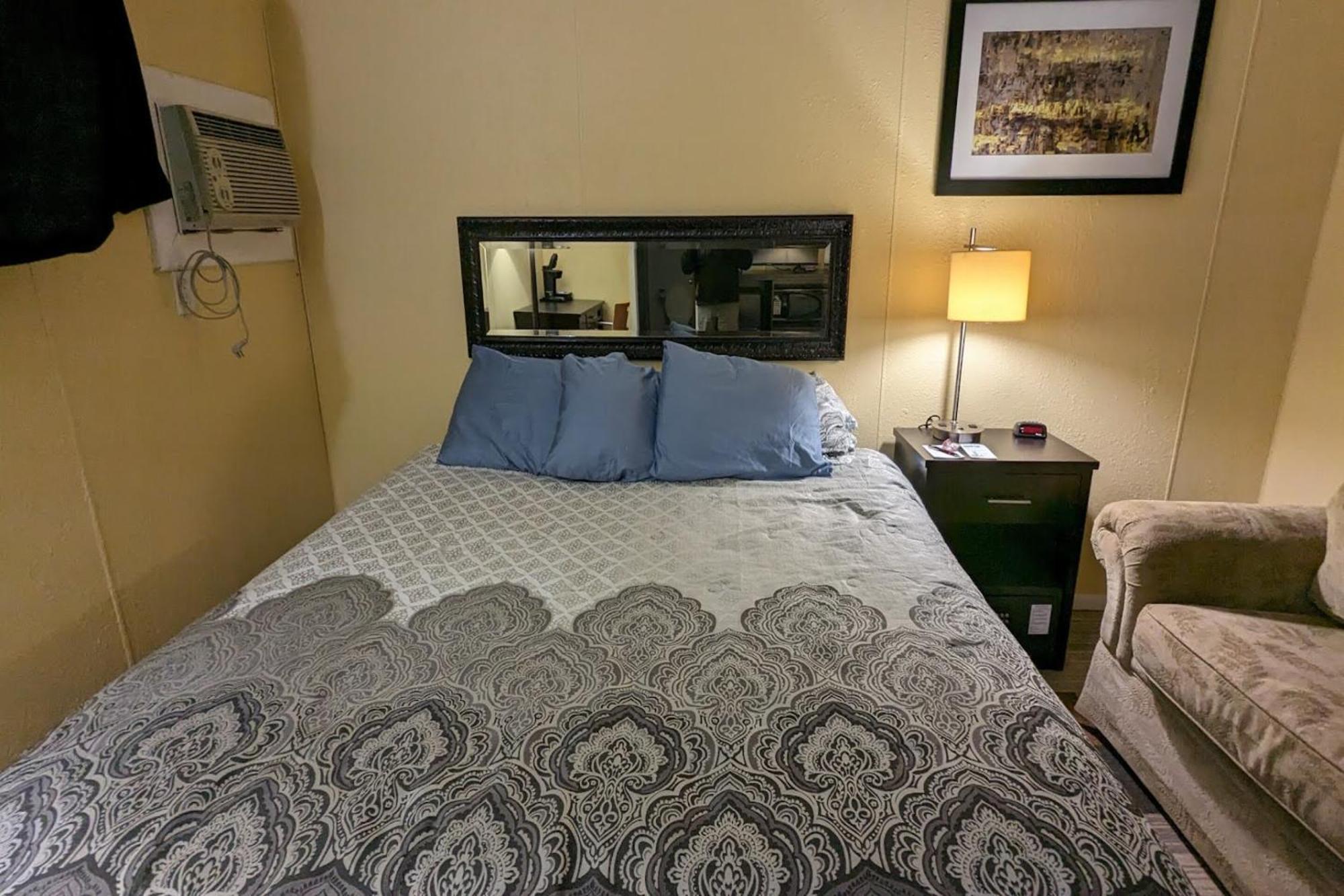 Colonial Inn Extended Stay By Oyo New Ulm ภายนอก รูปภาพ