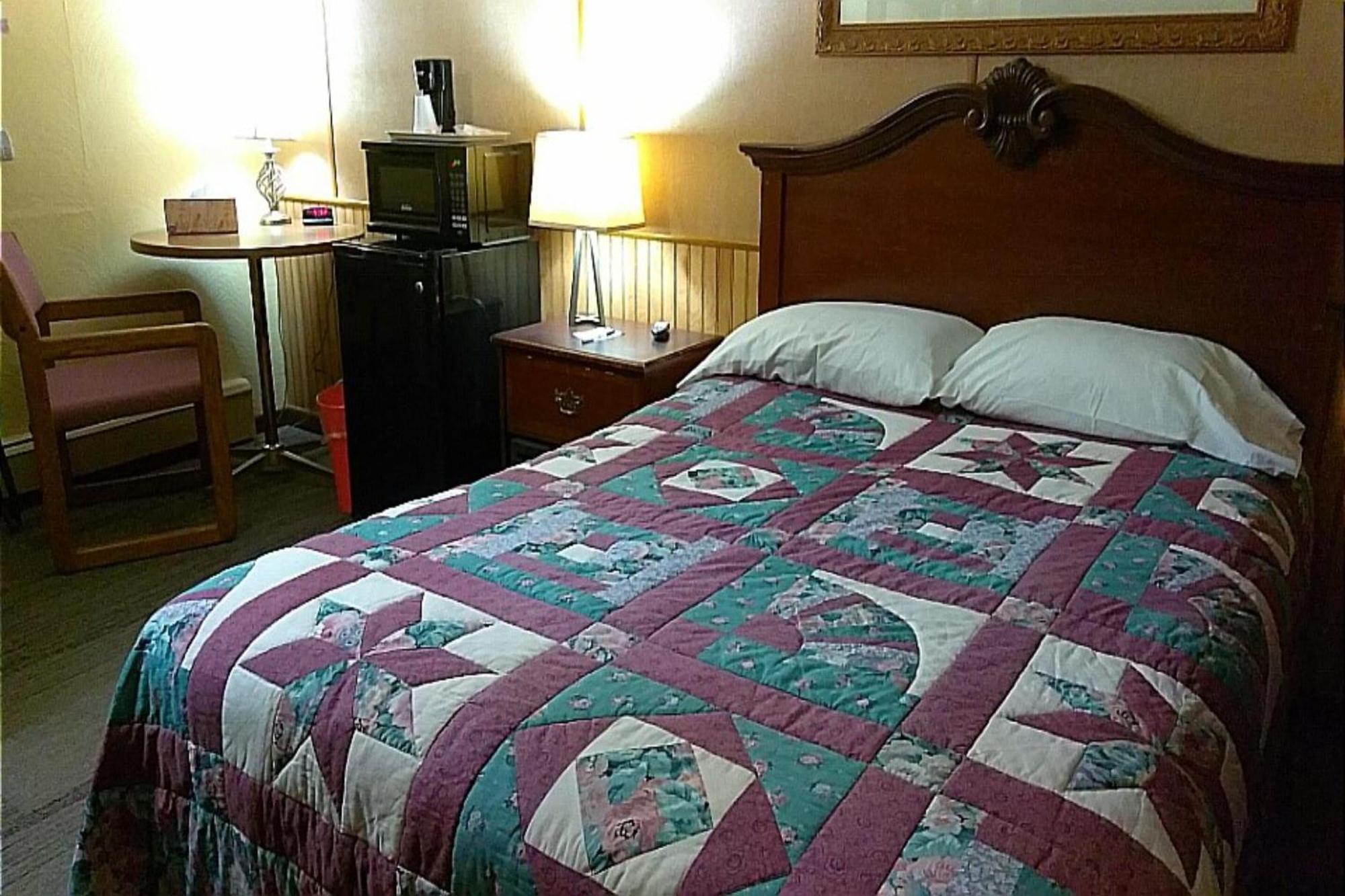 Colonial Inn Extended Stay By Oyo New Ulm ภายนอก รูปภาพ