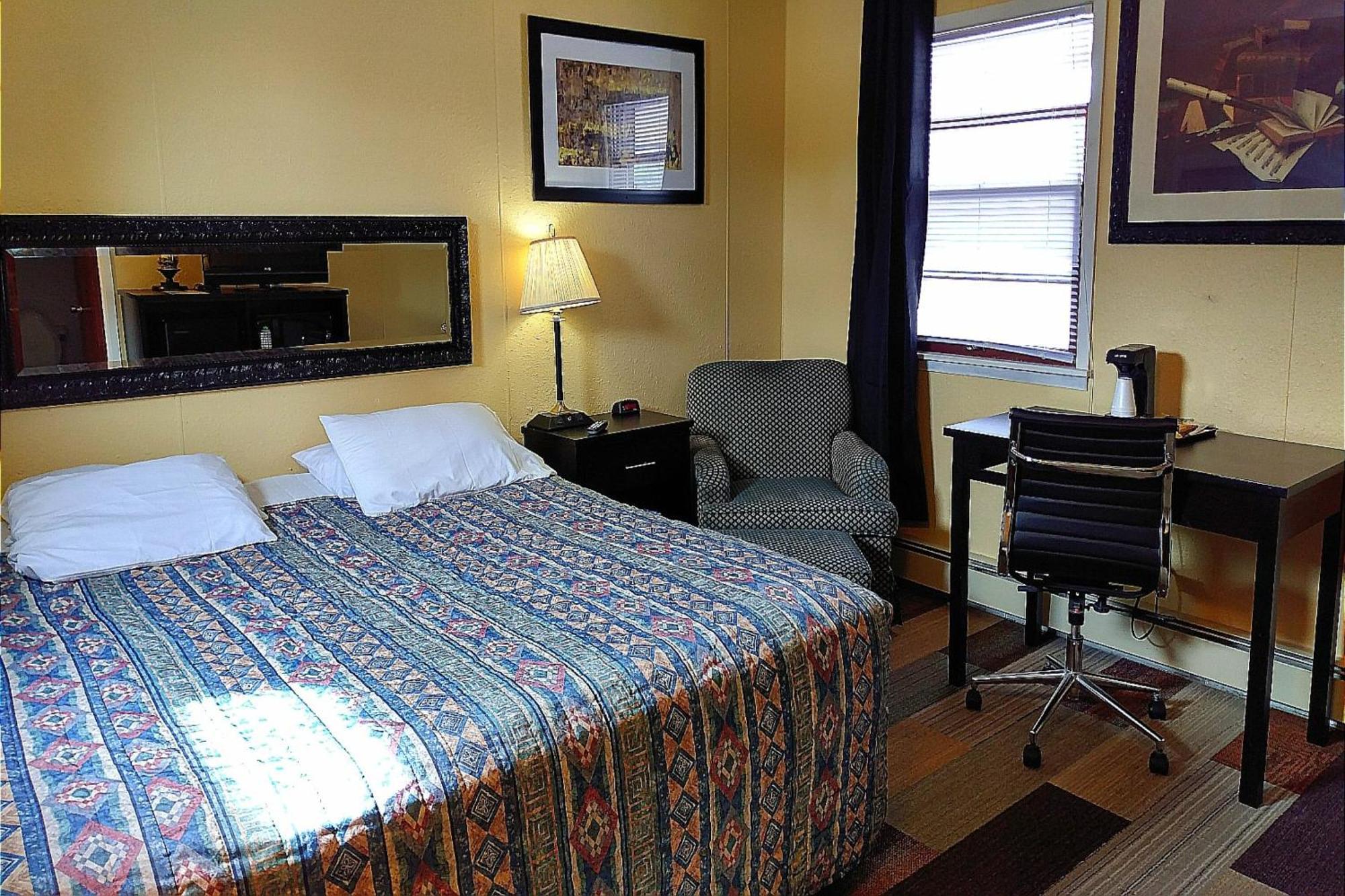 Colonial Inn Extended Stay By Oyo New Ulm ภายนอก รูปภาพ